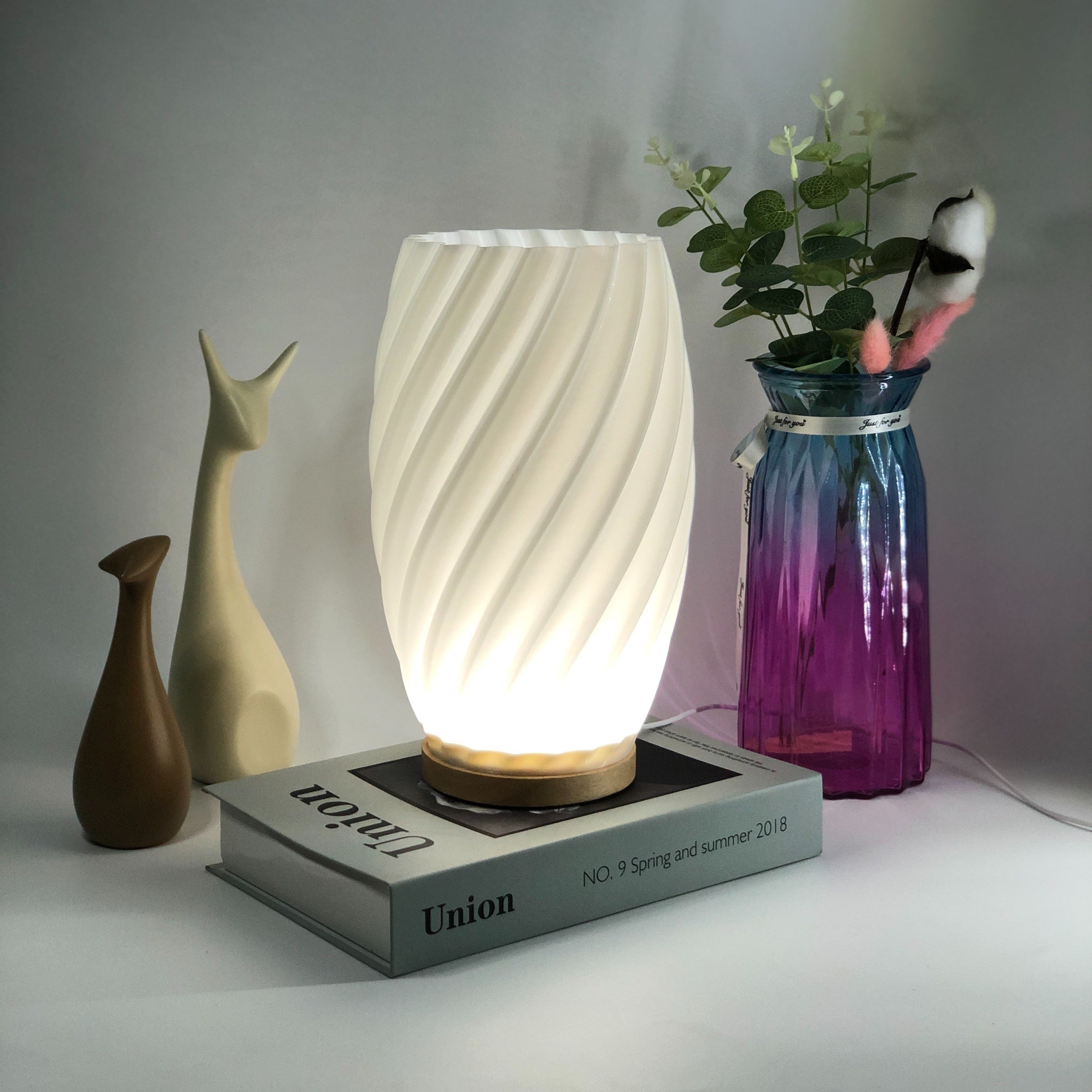 ModiLamp – Stylish USB Table Lamp with 3 Colors