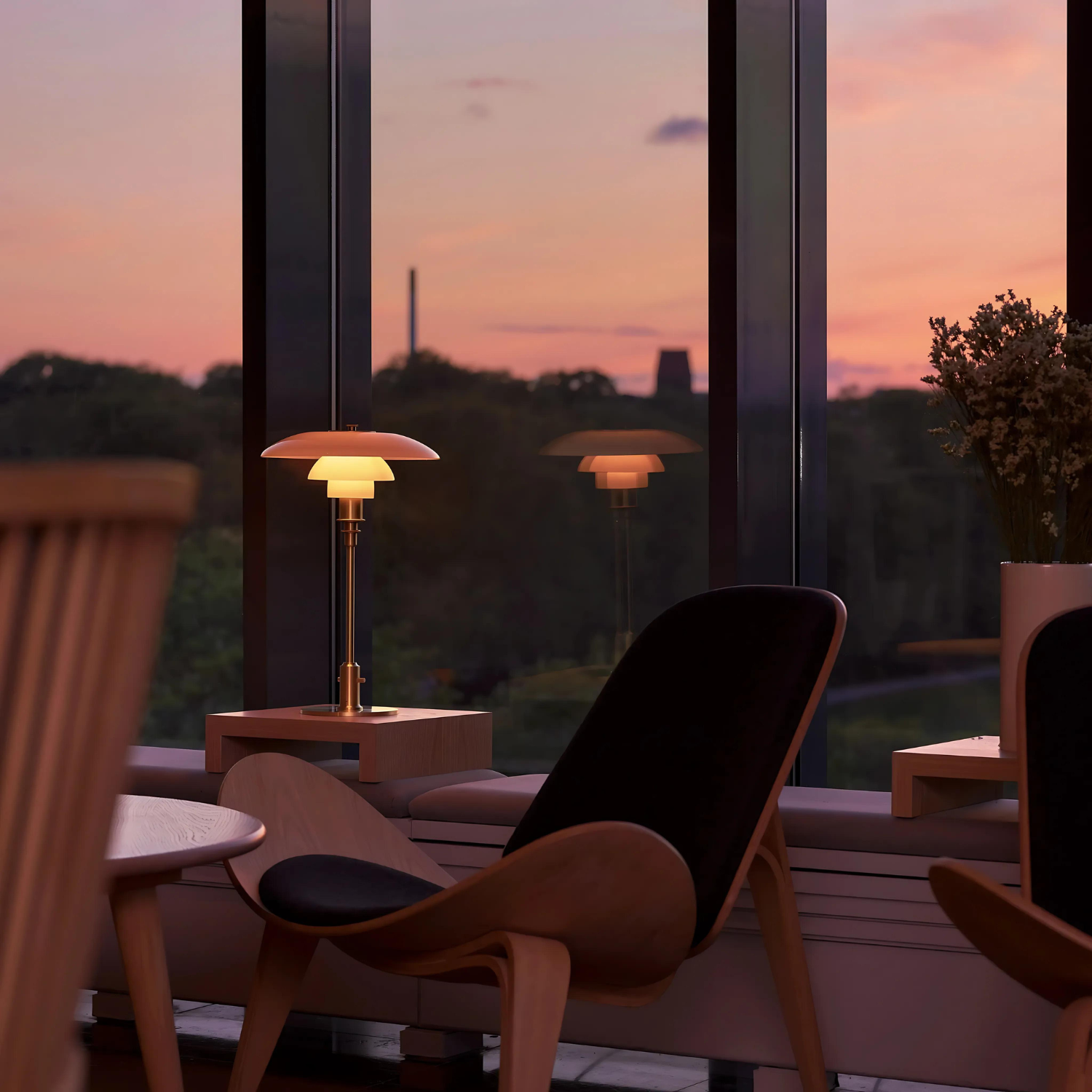 Serene Light - Elegant Metal Table Lamp