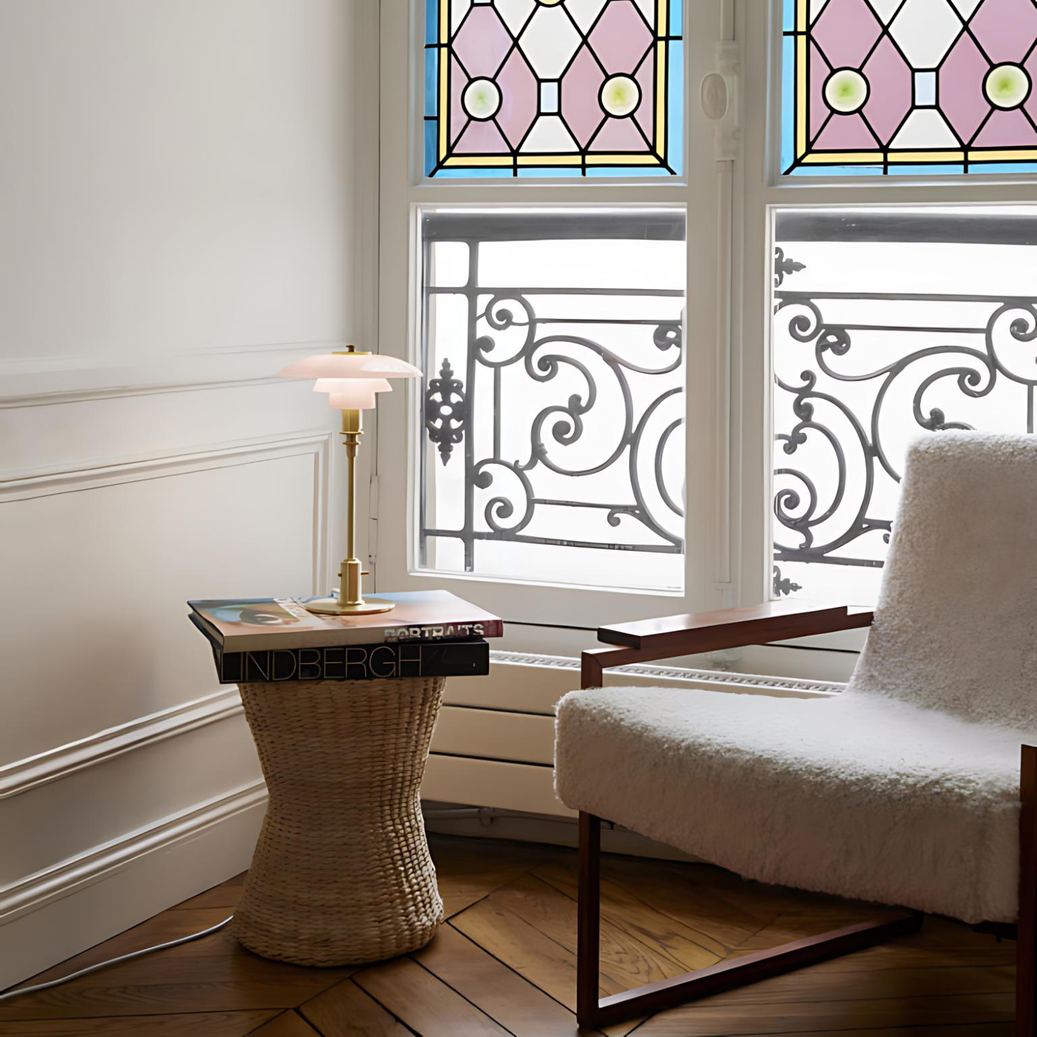 Serene Light - Elegant Metal Table Lamp
