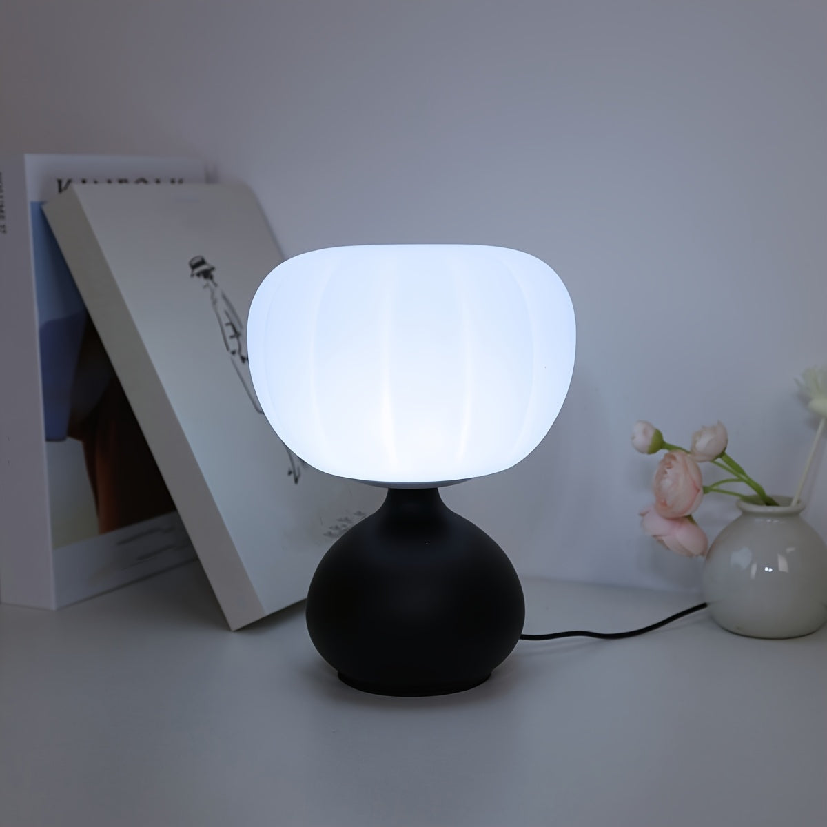 PumpkinGlow Lamp – 3-Color LED Table Lamp