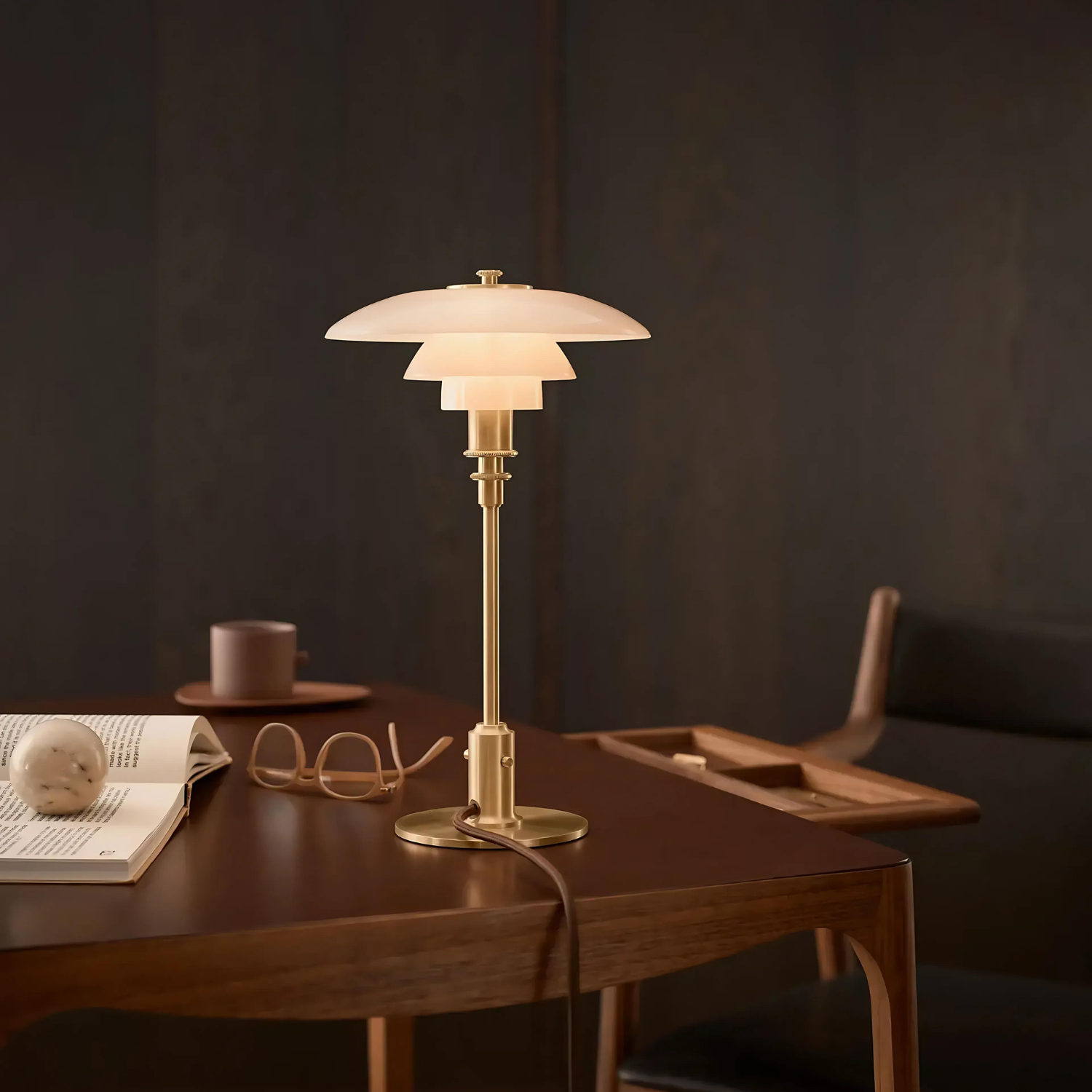 Serene Light - Elegant Metal Table Lamp