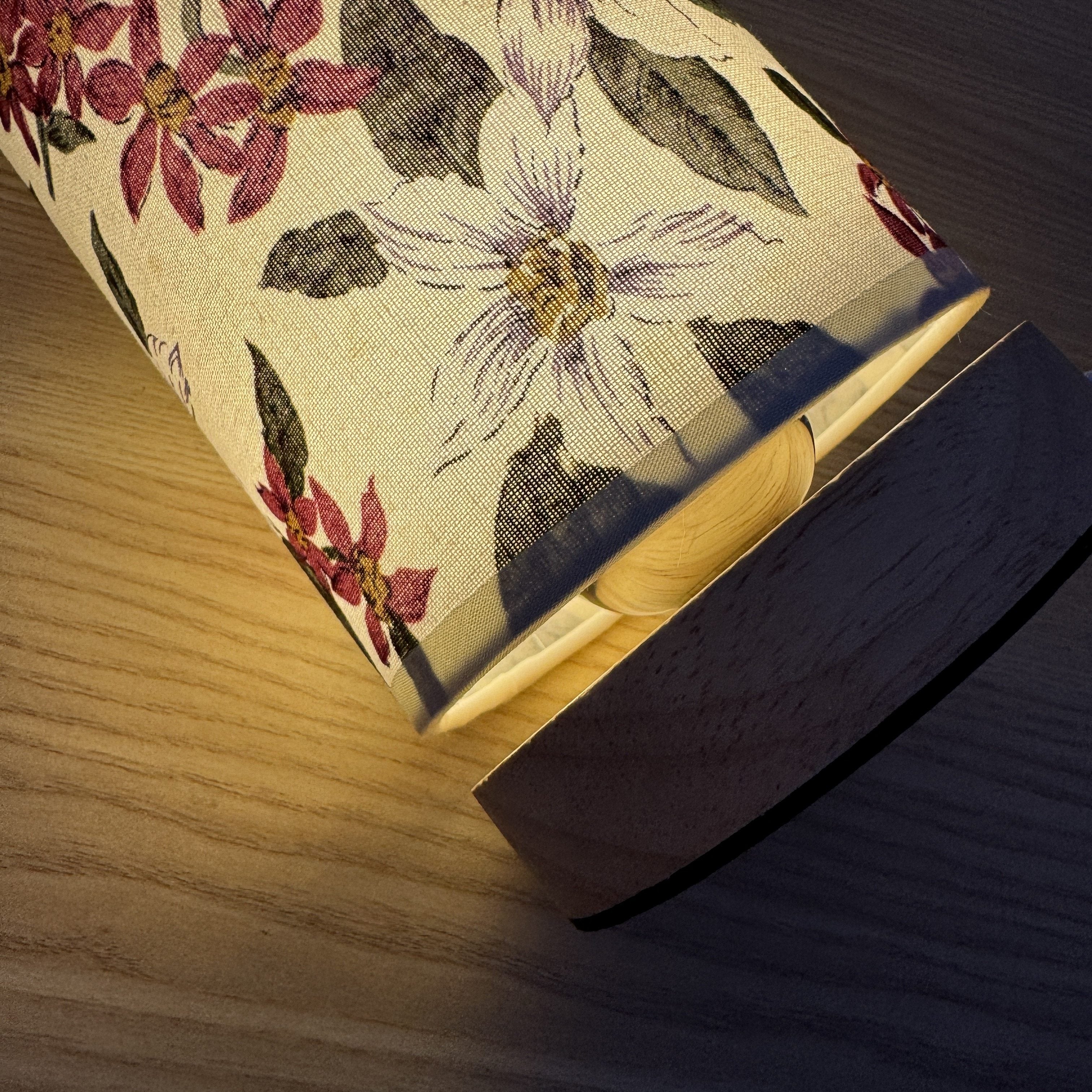 WoodGlow – Creative LED Table Lamp in Wood