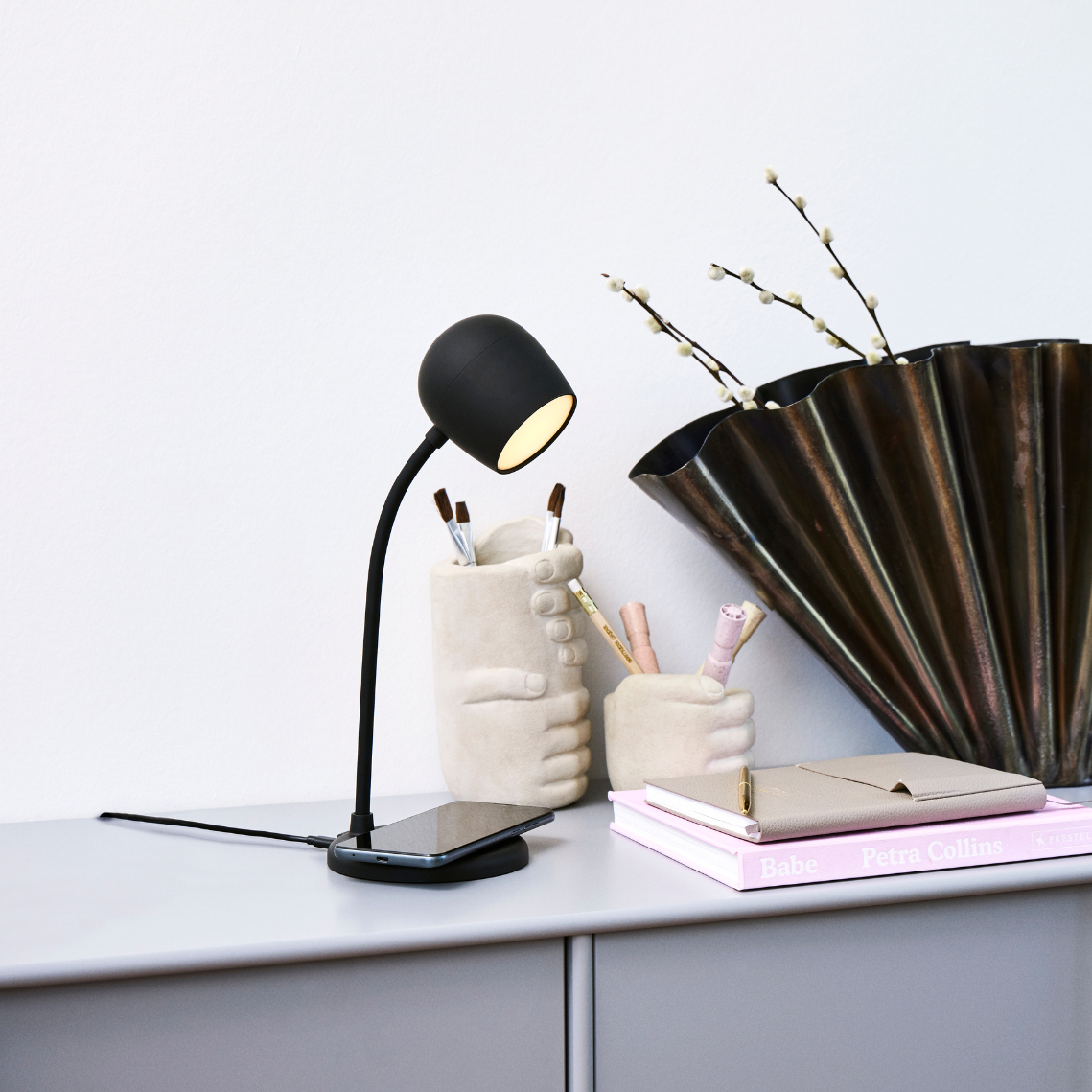 SmartGlow - LED lamp with Bluetooth and charging