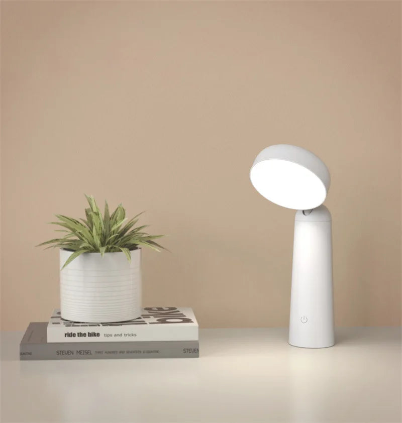 Modern Black Table Lamp with Golden Accents – Luxurious LED Lighting