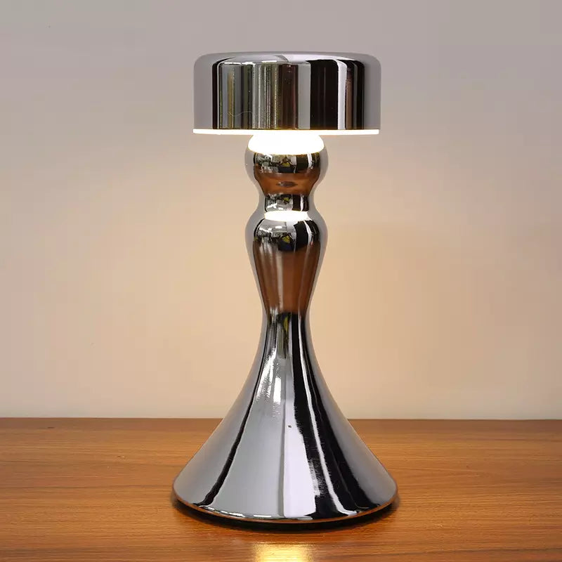 ChicLuxe – Wire Lamp with Charging Function