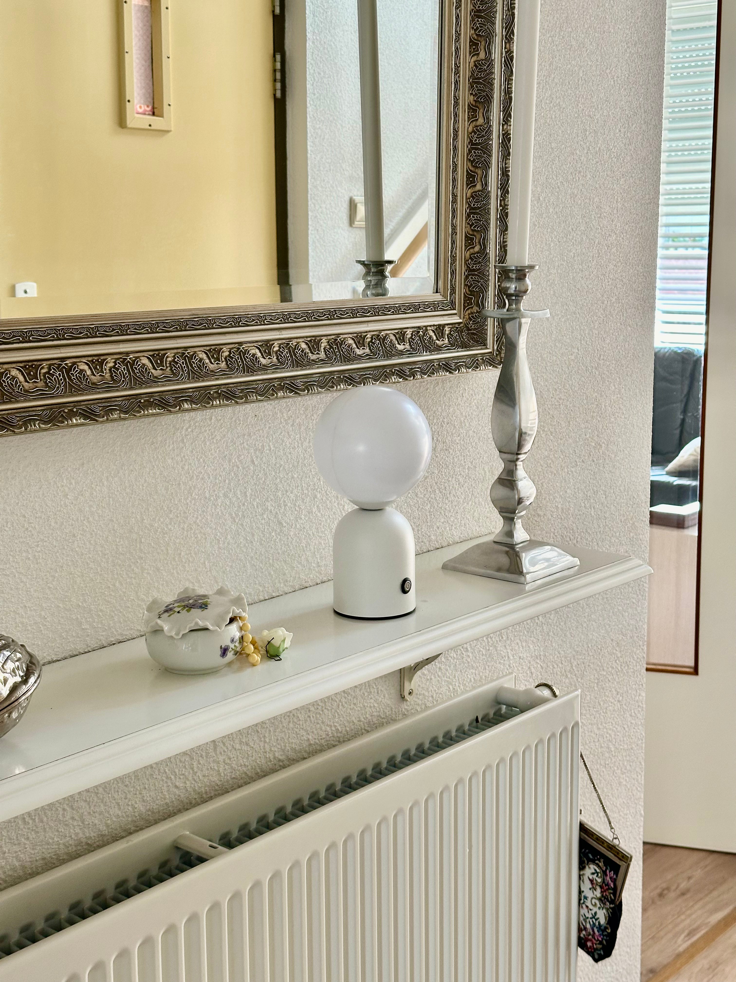 Serene Light – Elegant Table Lamp for a Calm Atmosphere