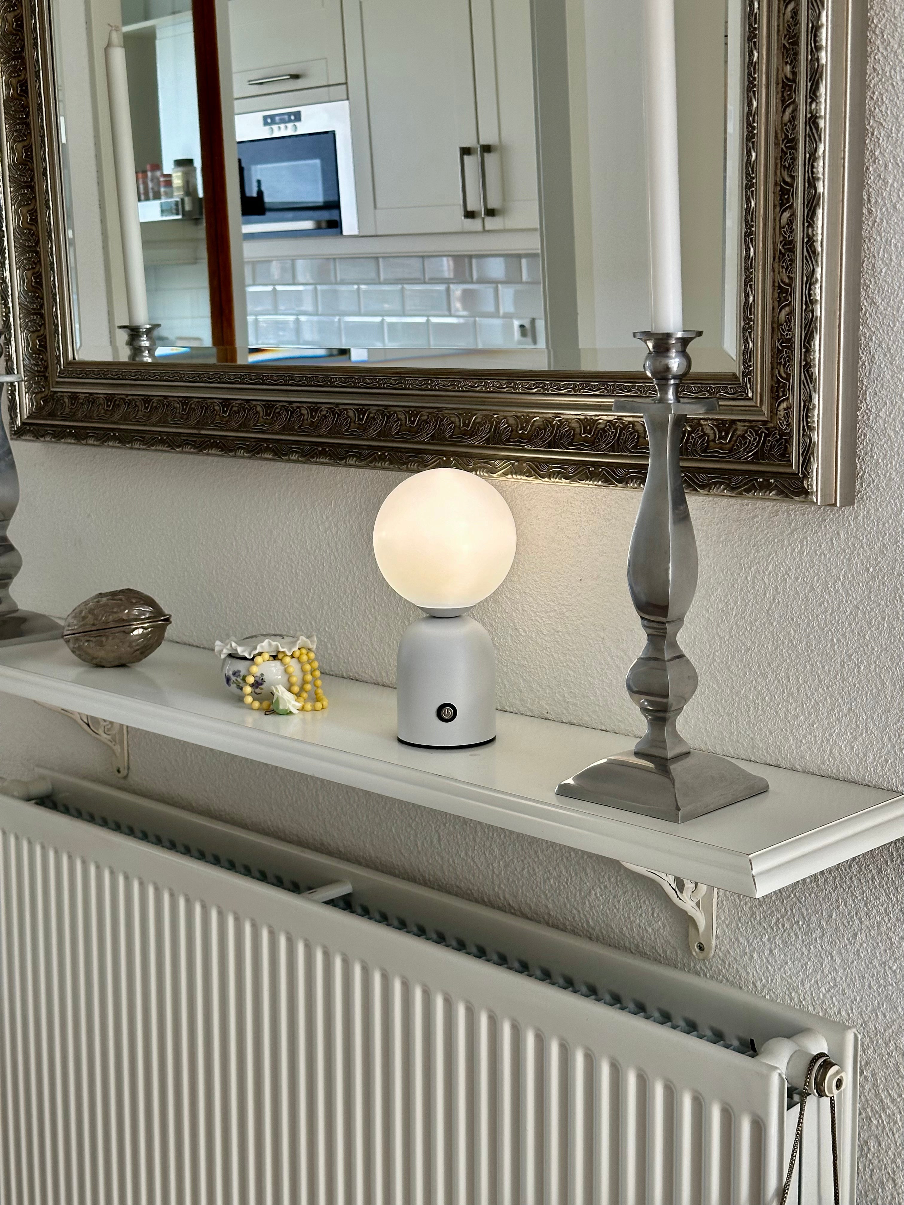 Serene Light – Elegant Table Lamp for a Calm Atmosphere