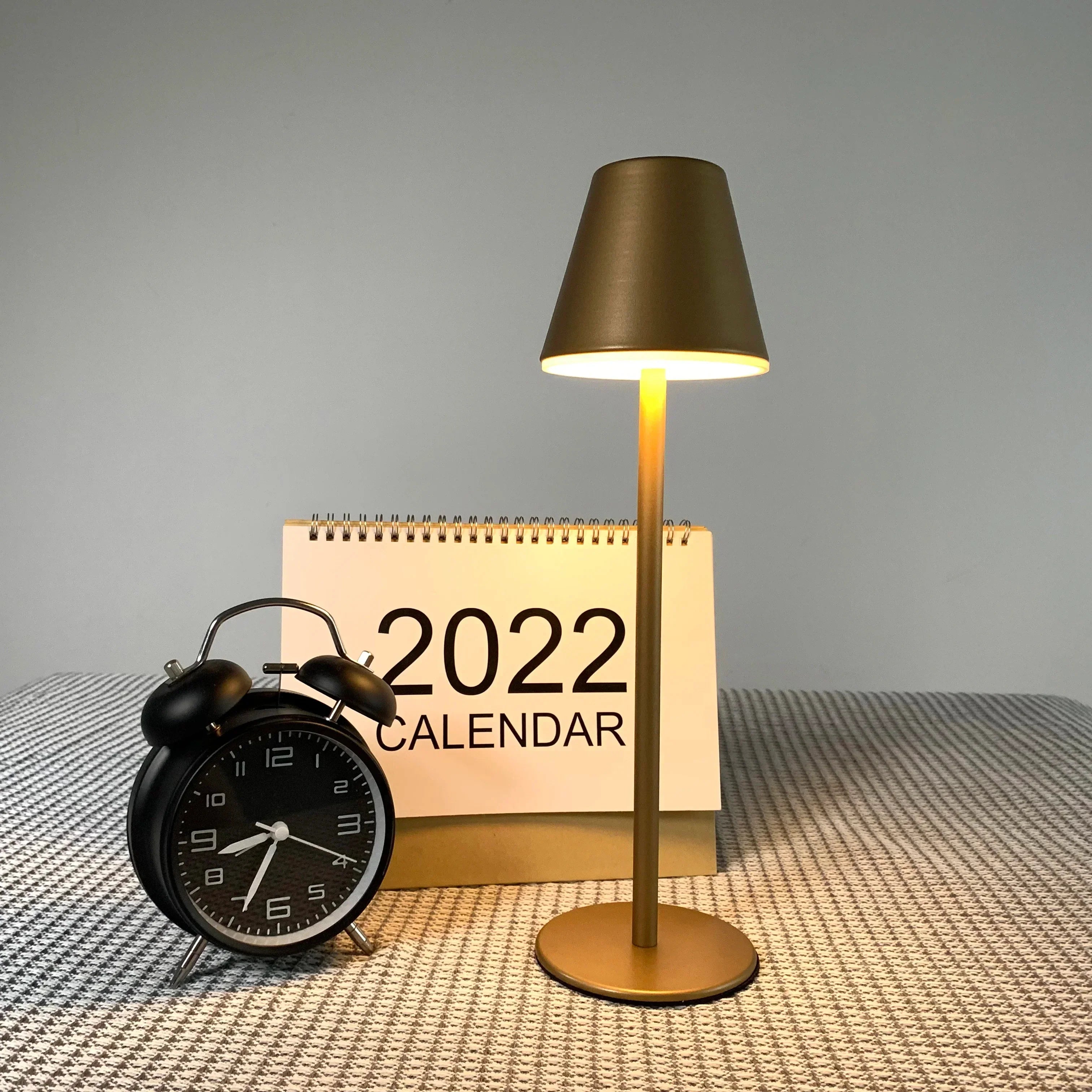 LumiFlex Wireless Desk Lamp - Elegant Lighting with Rechargeable Battery