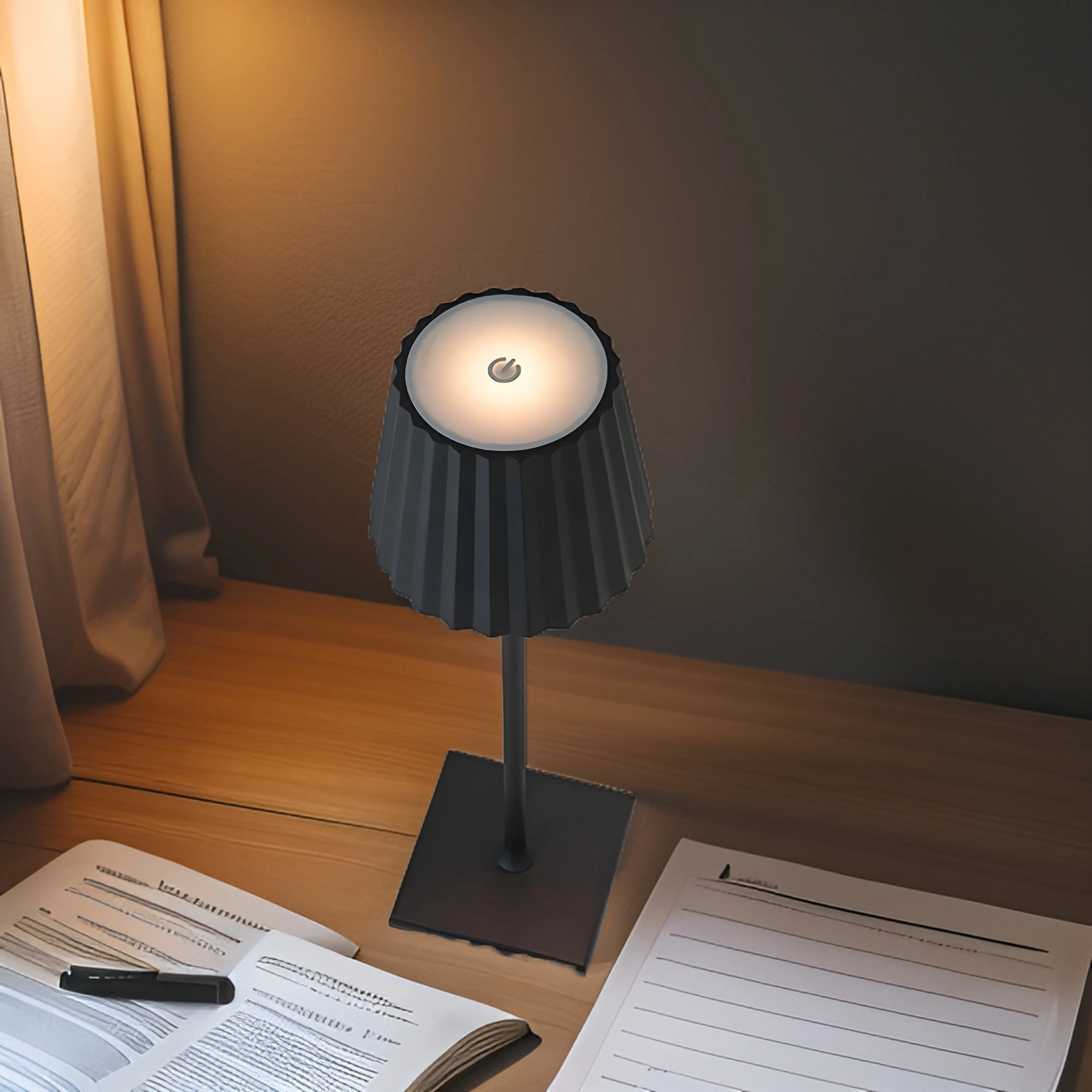 Luxe Scandinavian Wireless Table Lamp Arlo – Elegant LED Lighting with USB Charging Function
