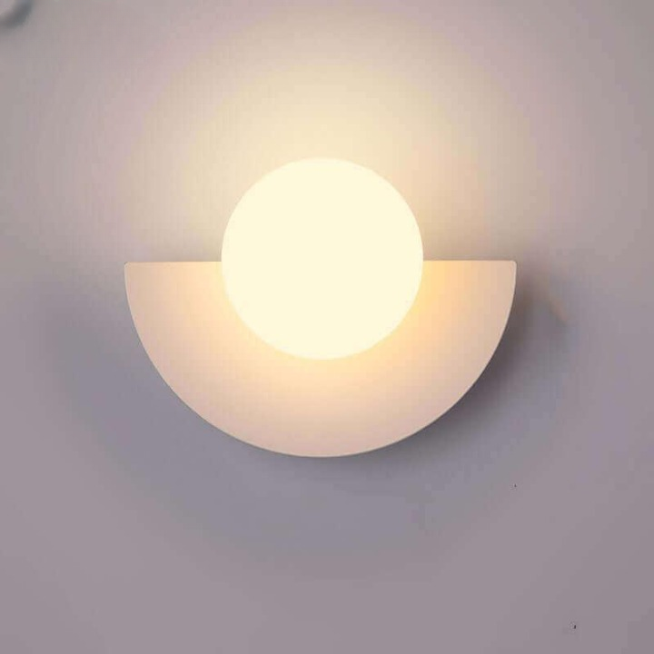 Northern Lights Charm - Crescent Wall Lamp in Metal