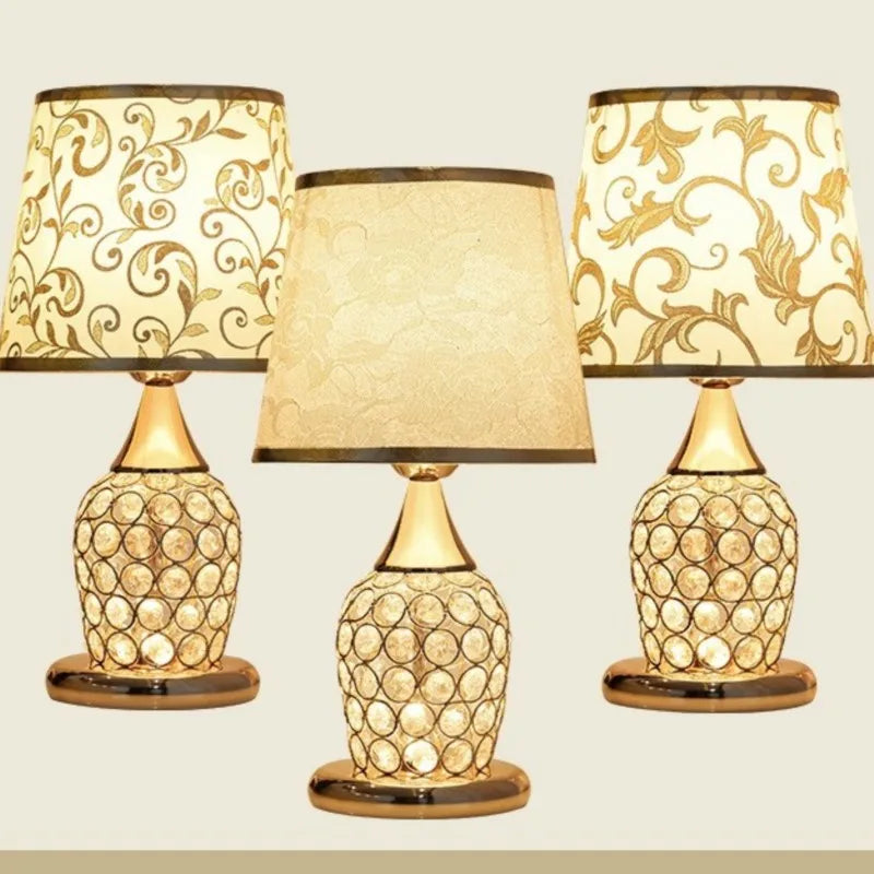CrystalGlow - Elegant Table Lamp in Crystal Glass