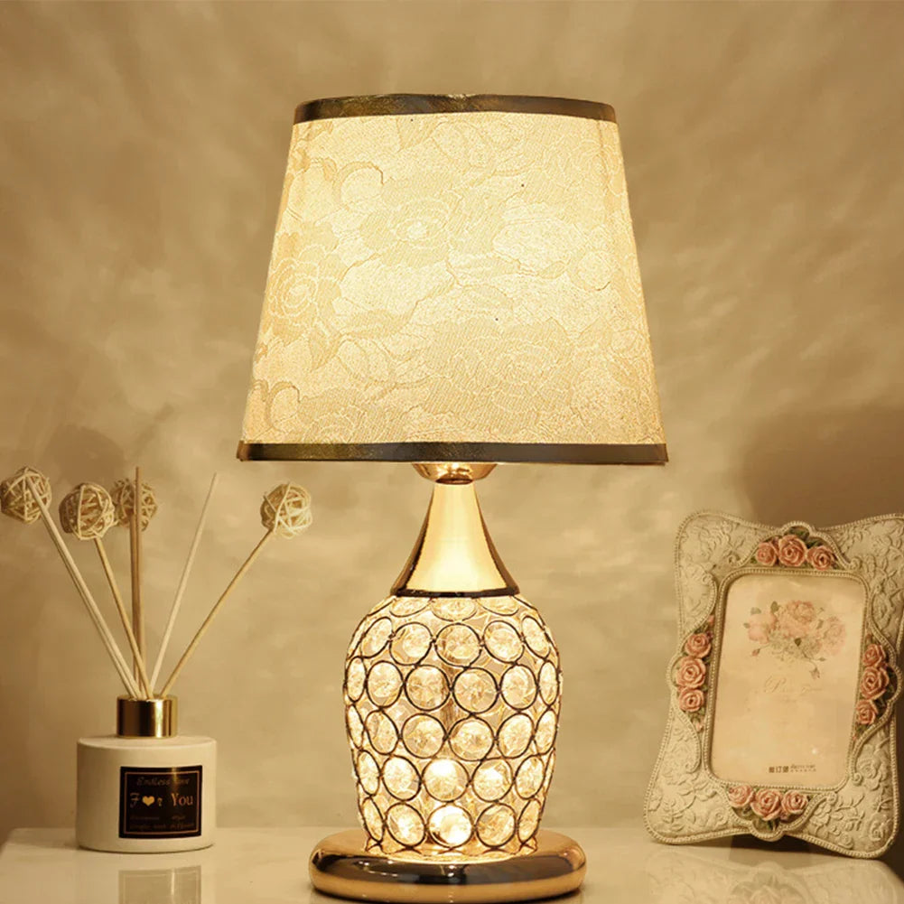 CrystalGlow - Elegant Table Lamp in Crystal Glass