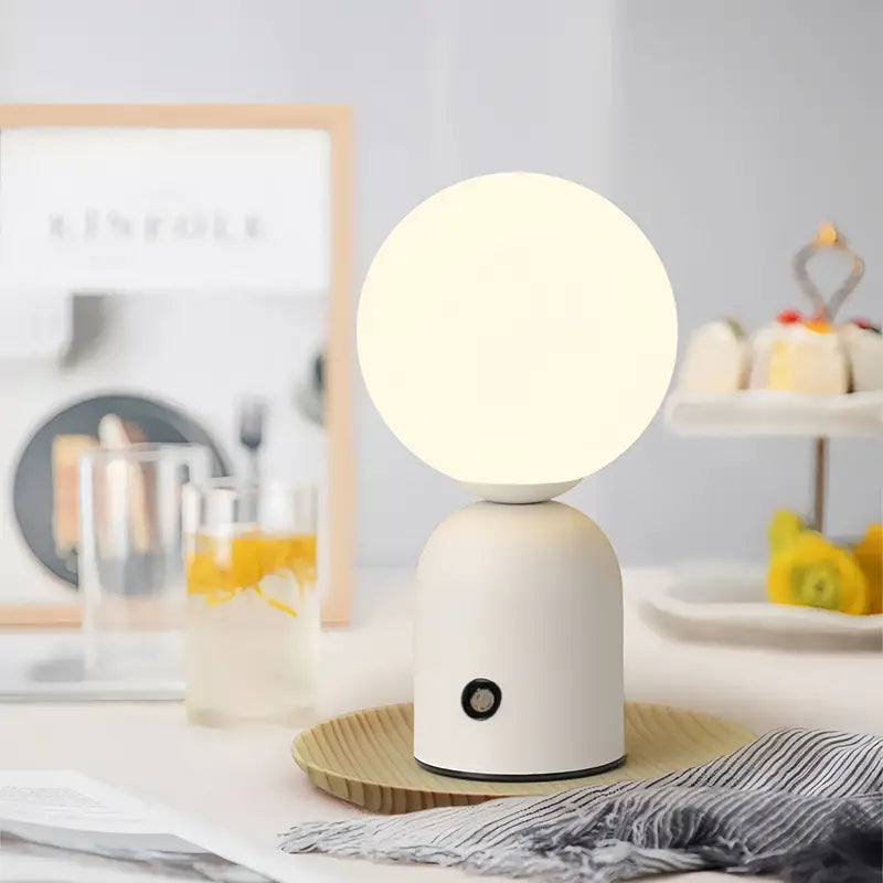 Serene Light – Elegant Table Lamp for a Calm Atmosphere