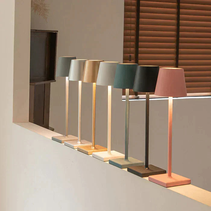 Stylish ChicLuxe - Wire desk lamp with charging function