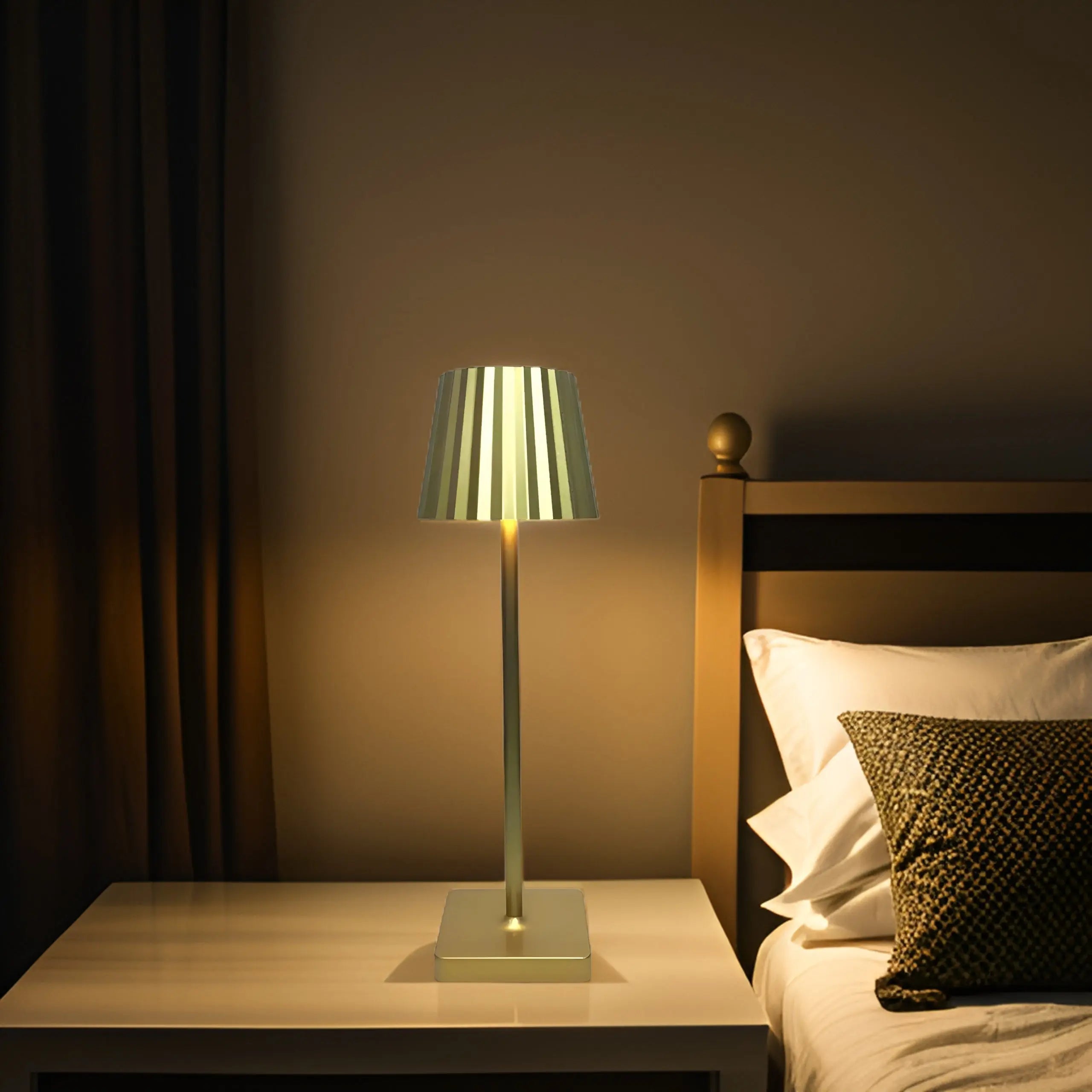 Luxe Scandinavian Wireless Table Lamp Arlo – Elegant LED Lighting with USB Charging Function