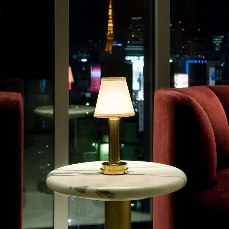 Wireless Elegance: Luxurious Dimmable Fabric Table Lamp