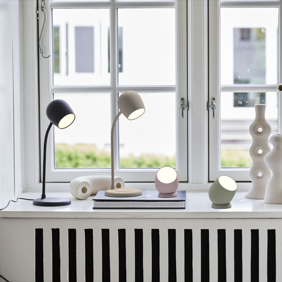 SmartGlow - LED lamp with Bluetooth and charging
