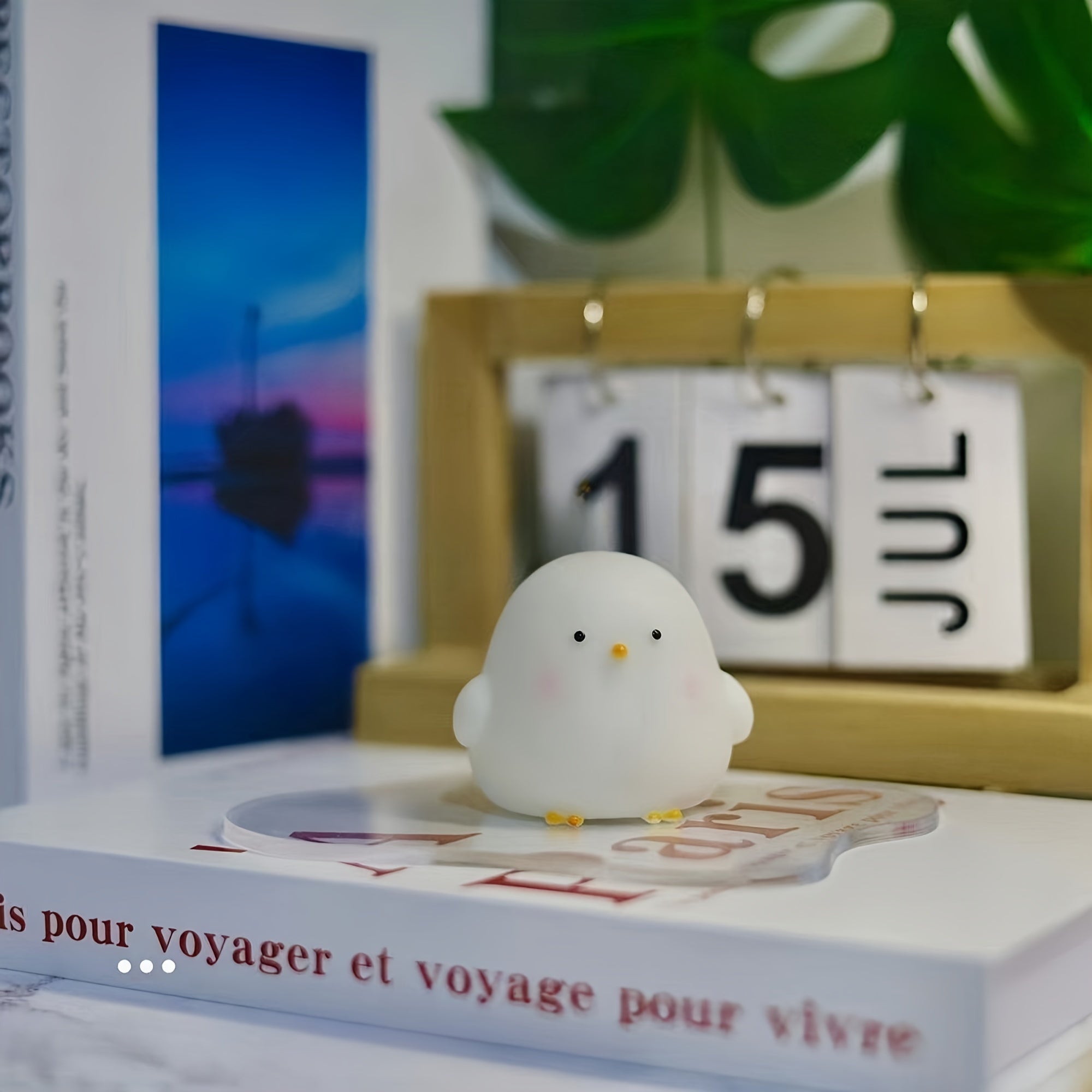 Glowing Chick - Elegant LED Table Lamp with Wellness Light