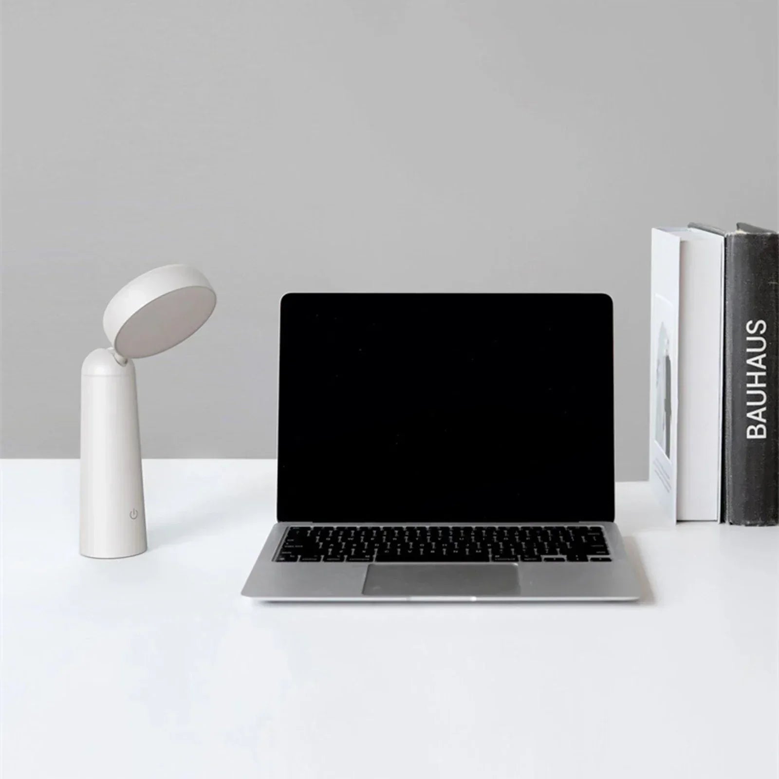 Modern Black Table Lamp with Golden Accents – Luxurious LED Lighting