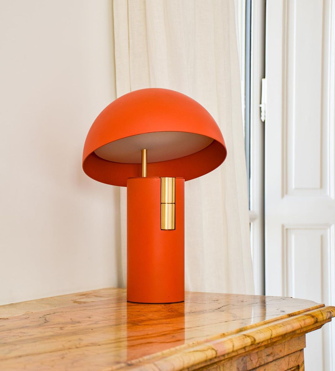 Glow Avora Table - Modern Elegant Table Lamp for Atmospheric Lighting