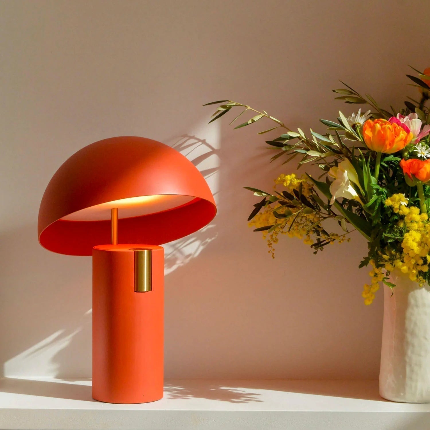 Glow Avora Table - Modern Elegant Table Lamp for Atmospheric Lighting
