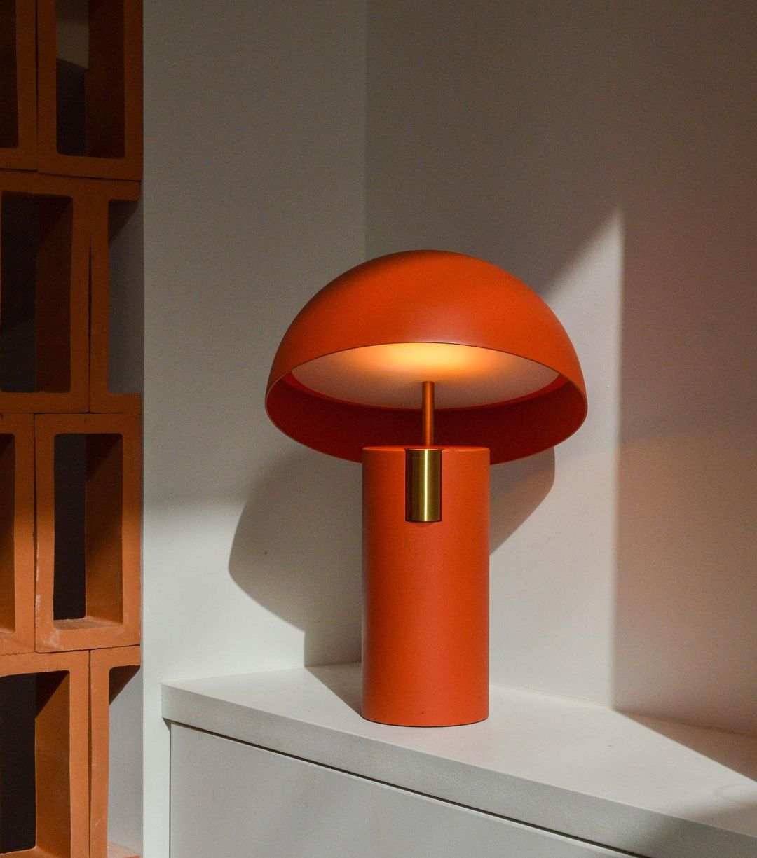 Glow Avora Table - Modern Elegant Table Lamp for Atmospheric Lighting