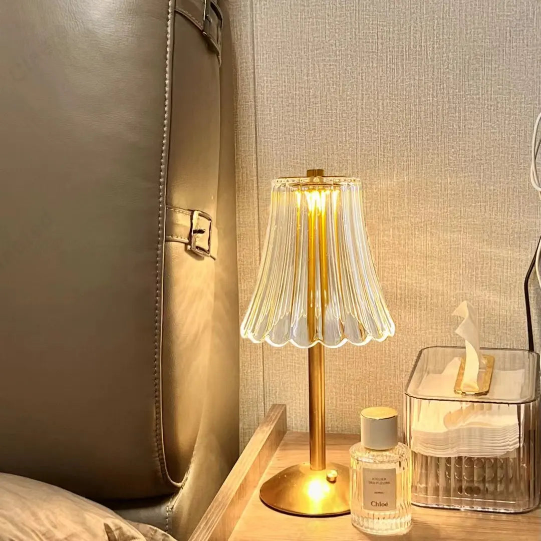 Cristalglow - Chic Wire Lamp with Elegant Crystal Decoration