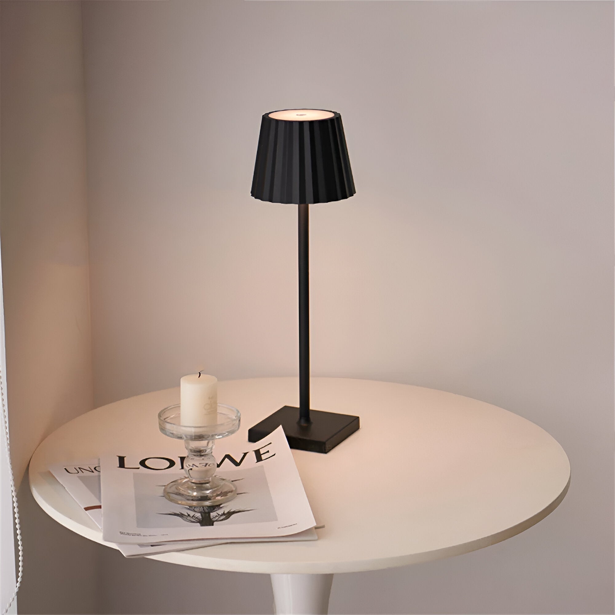 Elegant Glow - Stylish Wireless Lamp for the Home