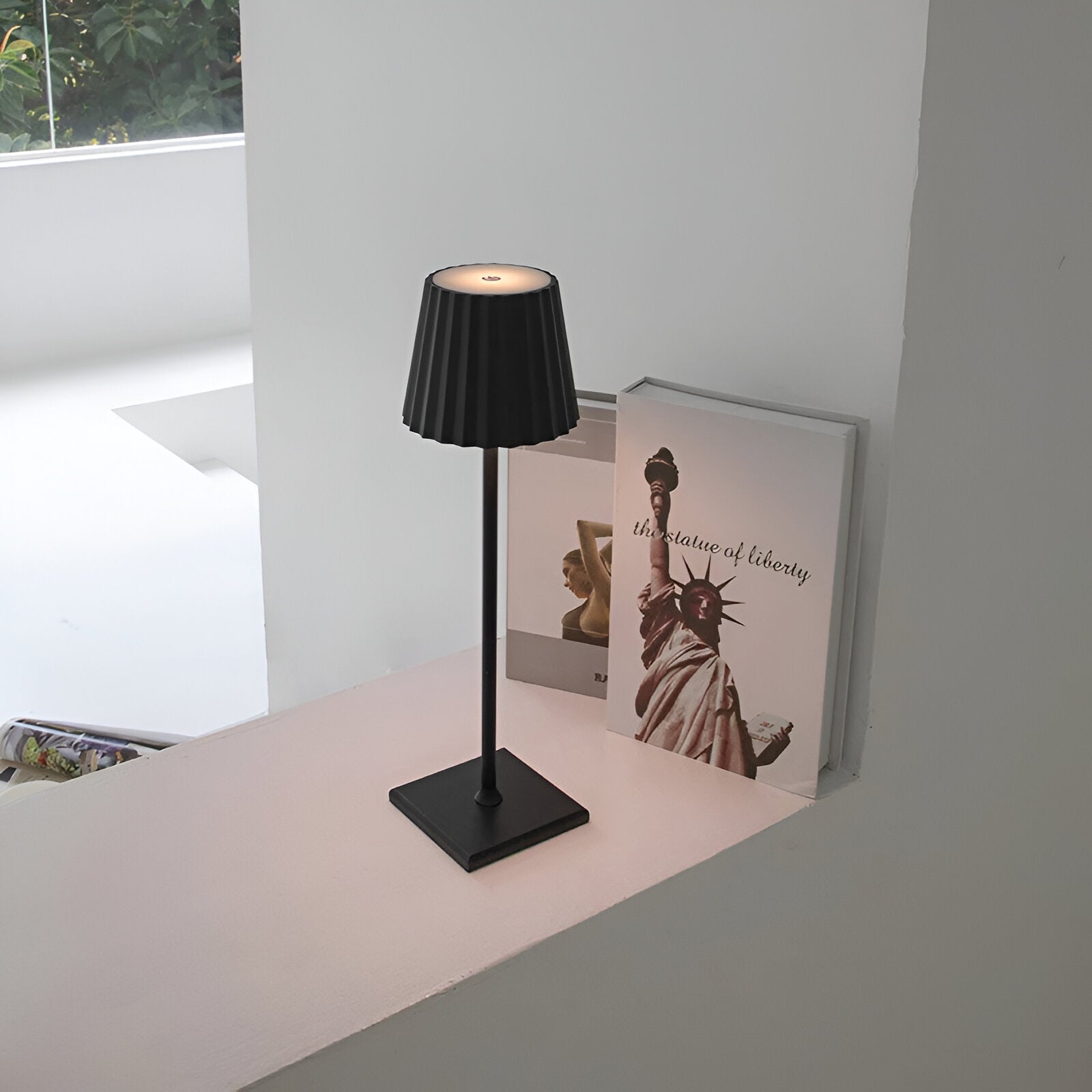 Elegant Glow - Stylish Wireless Lamp for the Home