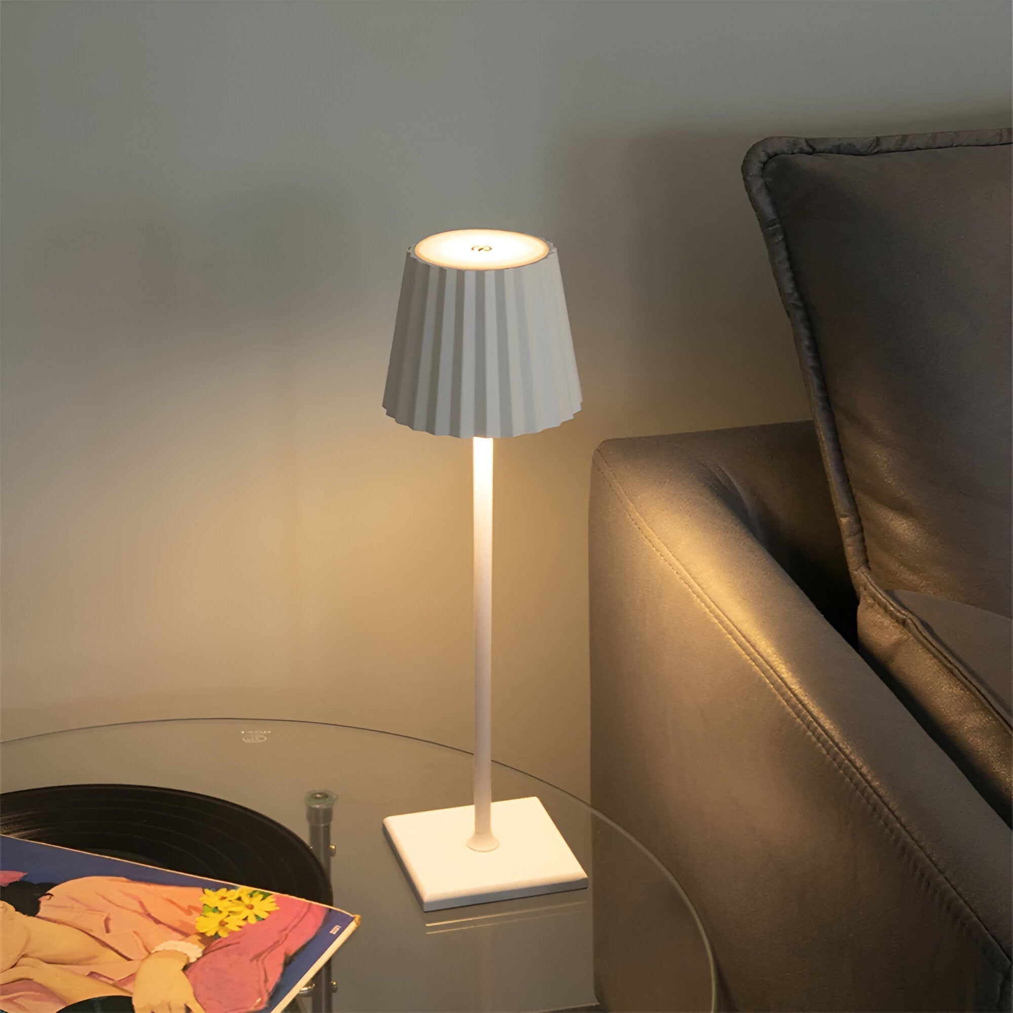 Elegant Glow - Stylish Wireless Lamp for the Home