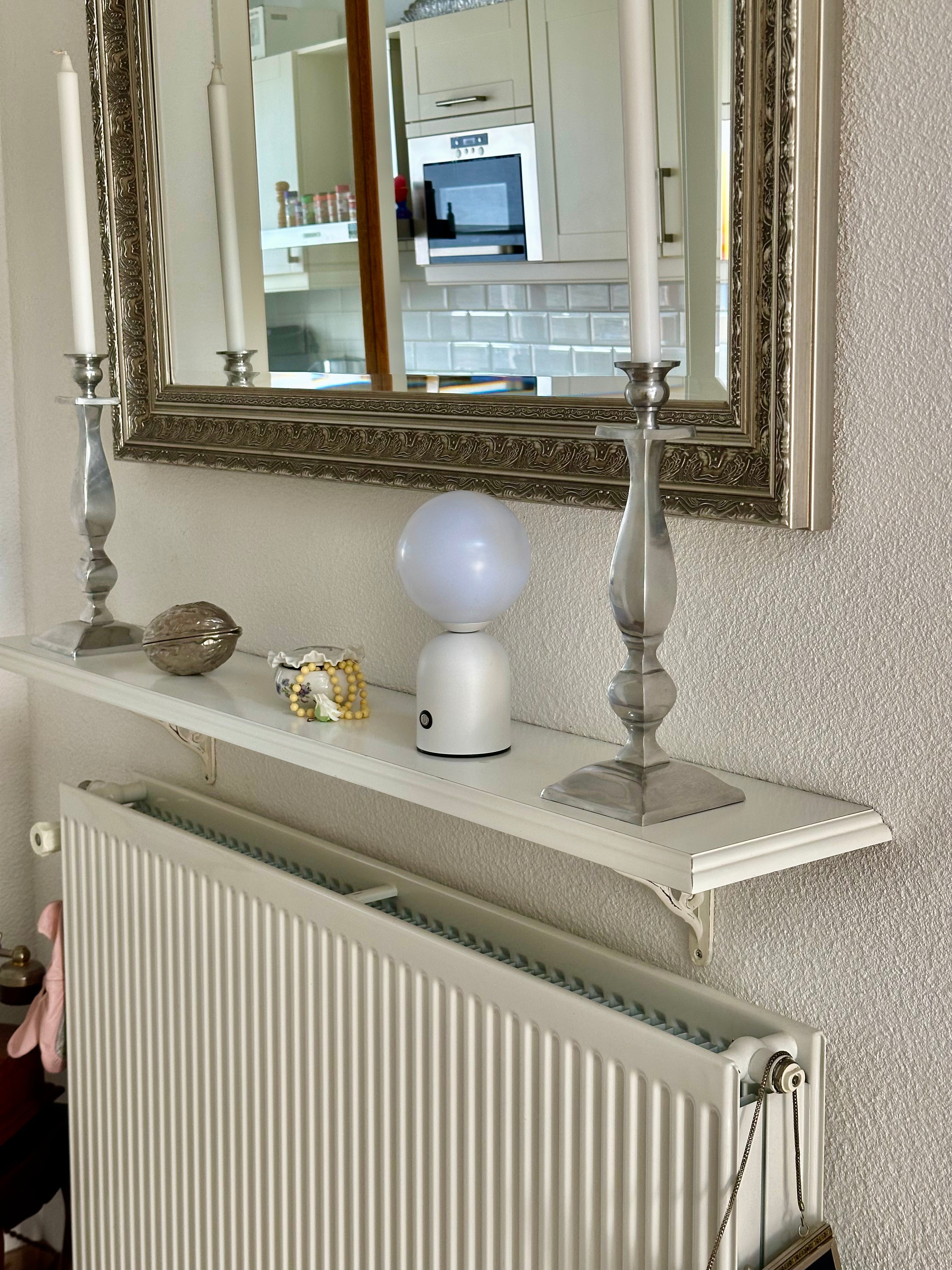 Serene Light – Elegant Table Lamp for a Calm Atmosphere