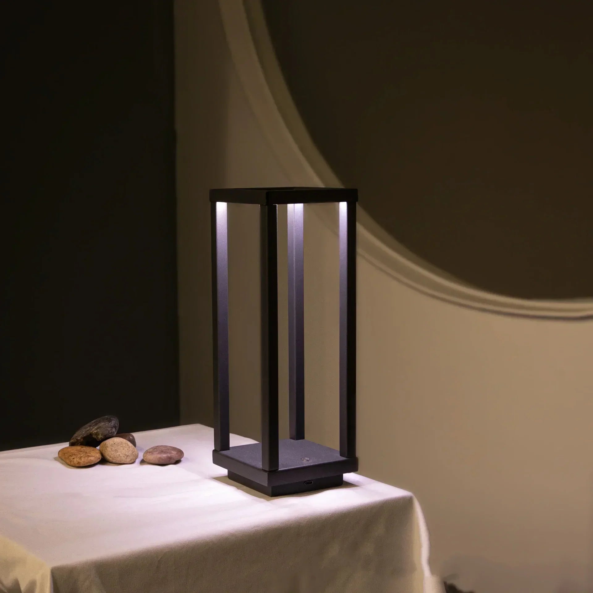 Sparkling Light - Wire Lamp Elegant Table Lamp for Any Room