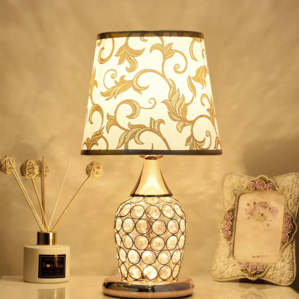 CrystalGlow - Elegant Table Lamp in Crystal Glass