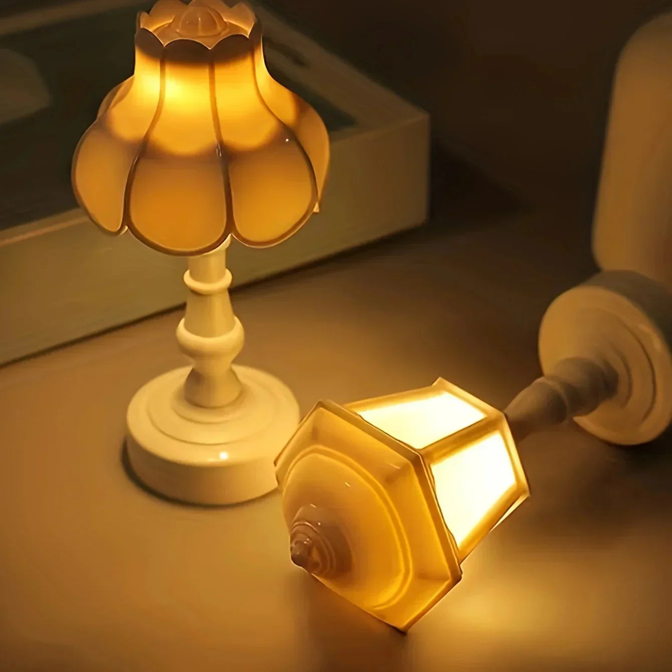 Chic Glow – Elegant Table Lamp with Geometric Design