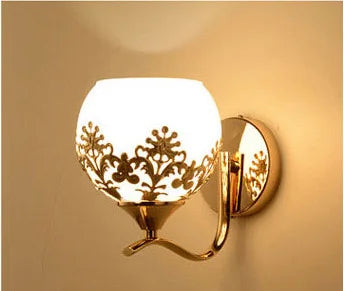 CrystalLuxe – Gold LED Wall Lamp for Atmospheric Lighting