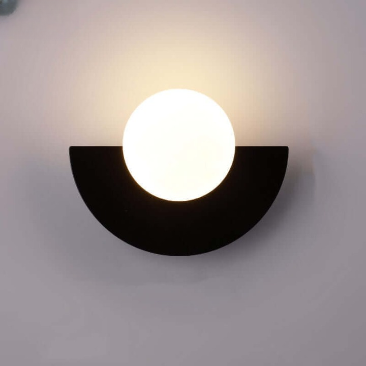 Northern Lights Charm - Crescent Wall Lamp in Metal