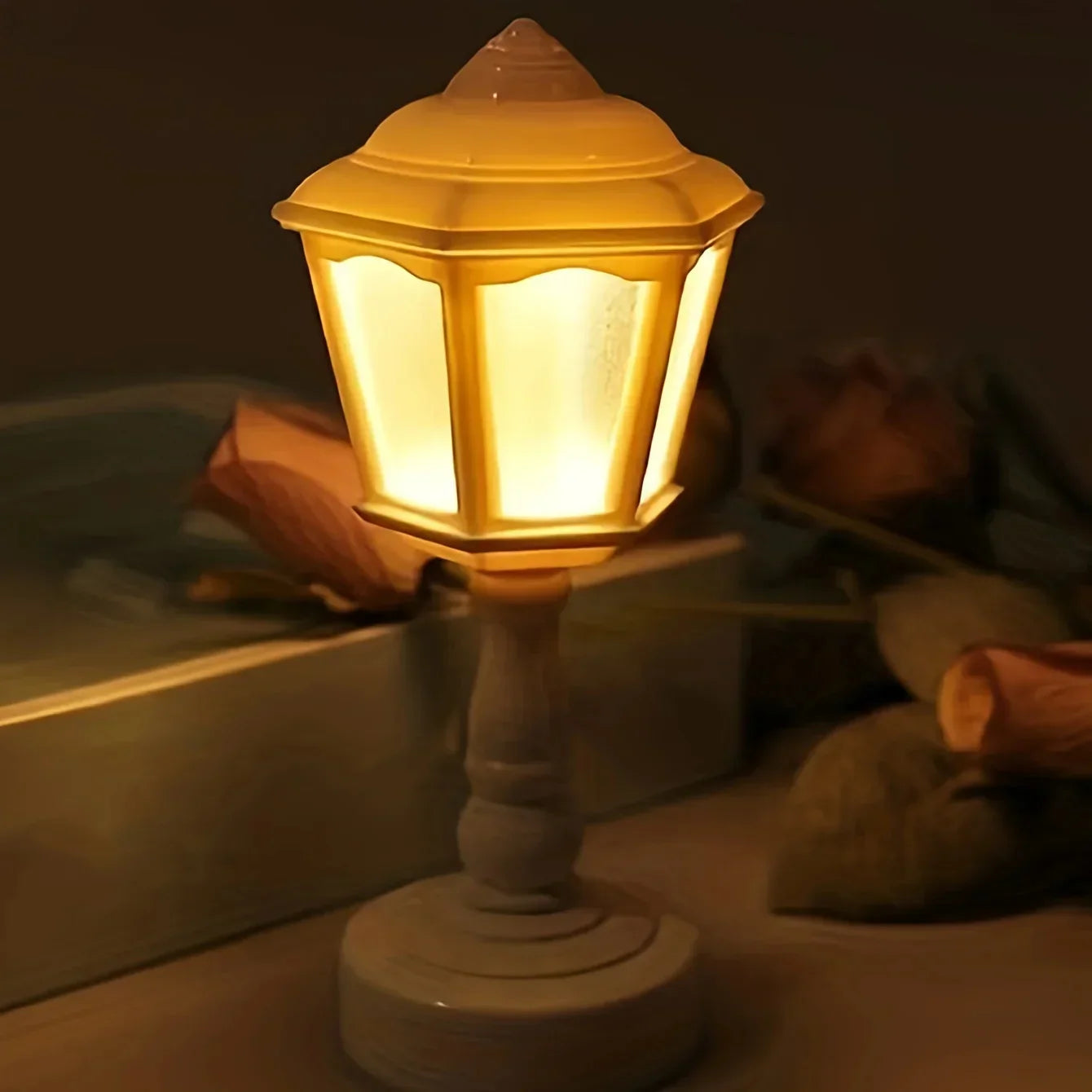 Chic Glow – Elegant Table Lamp with Geometric Design