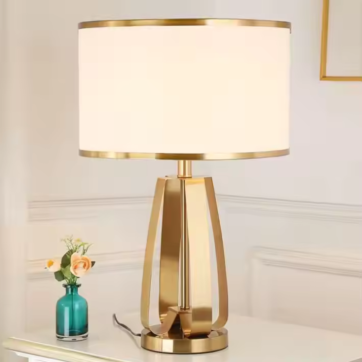 ChicLuxe - Modern LED lamp for elegant interiors