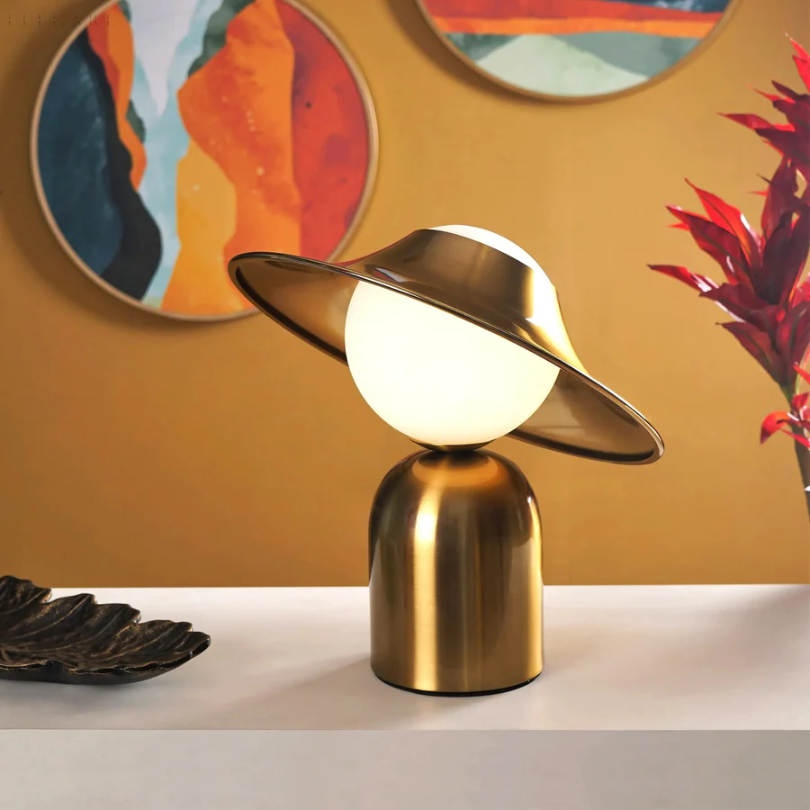 GoldAura Table Lamp - Elegant Gold Lighting for the Home