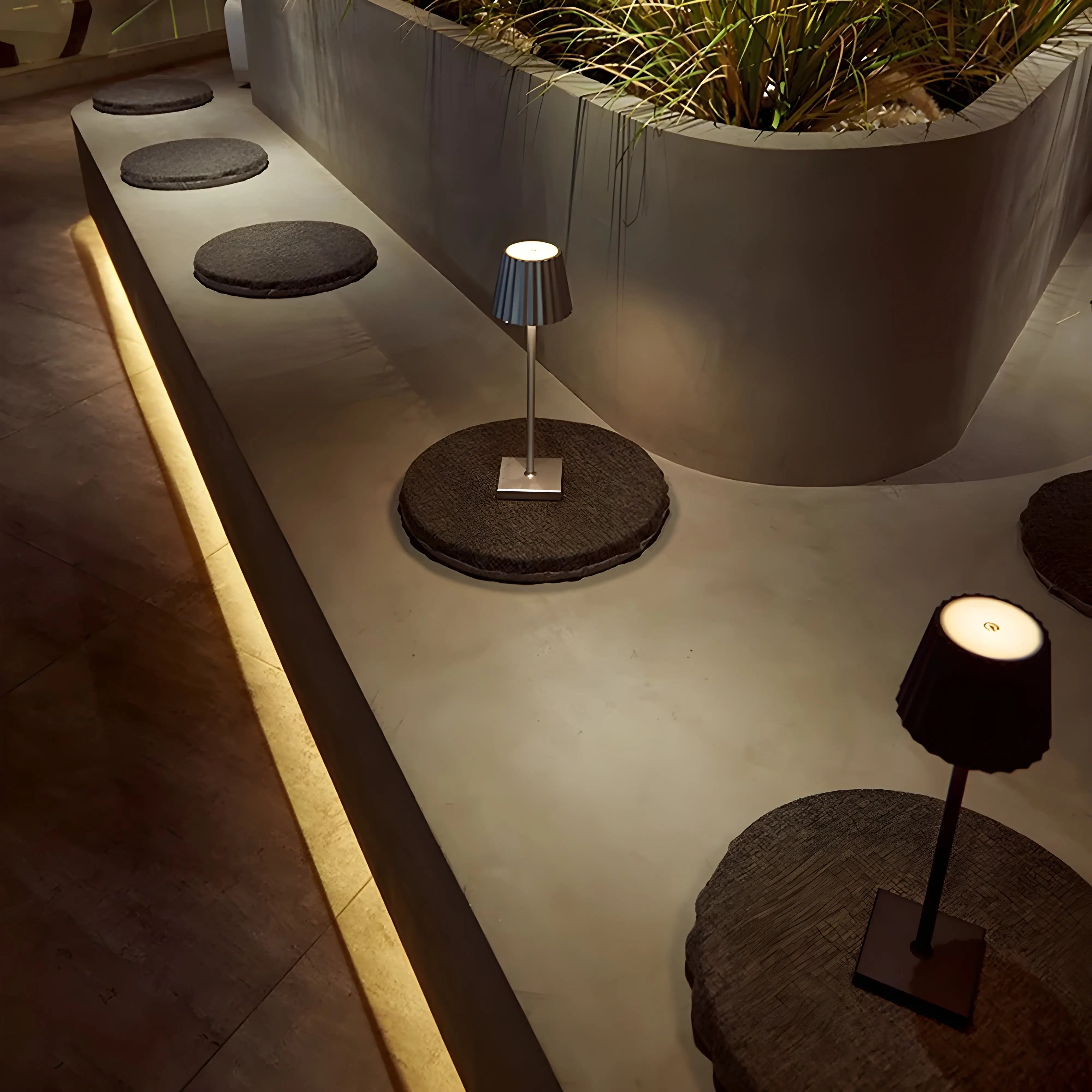 Luxe Scandinavian Wireless Table Lamp Arlo – Elegant LED Lighting with USB Charging Function