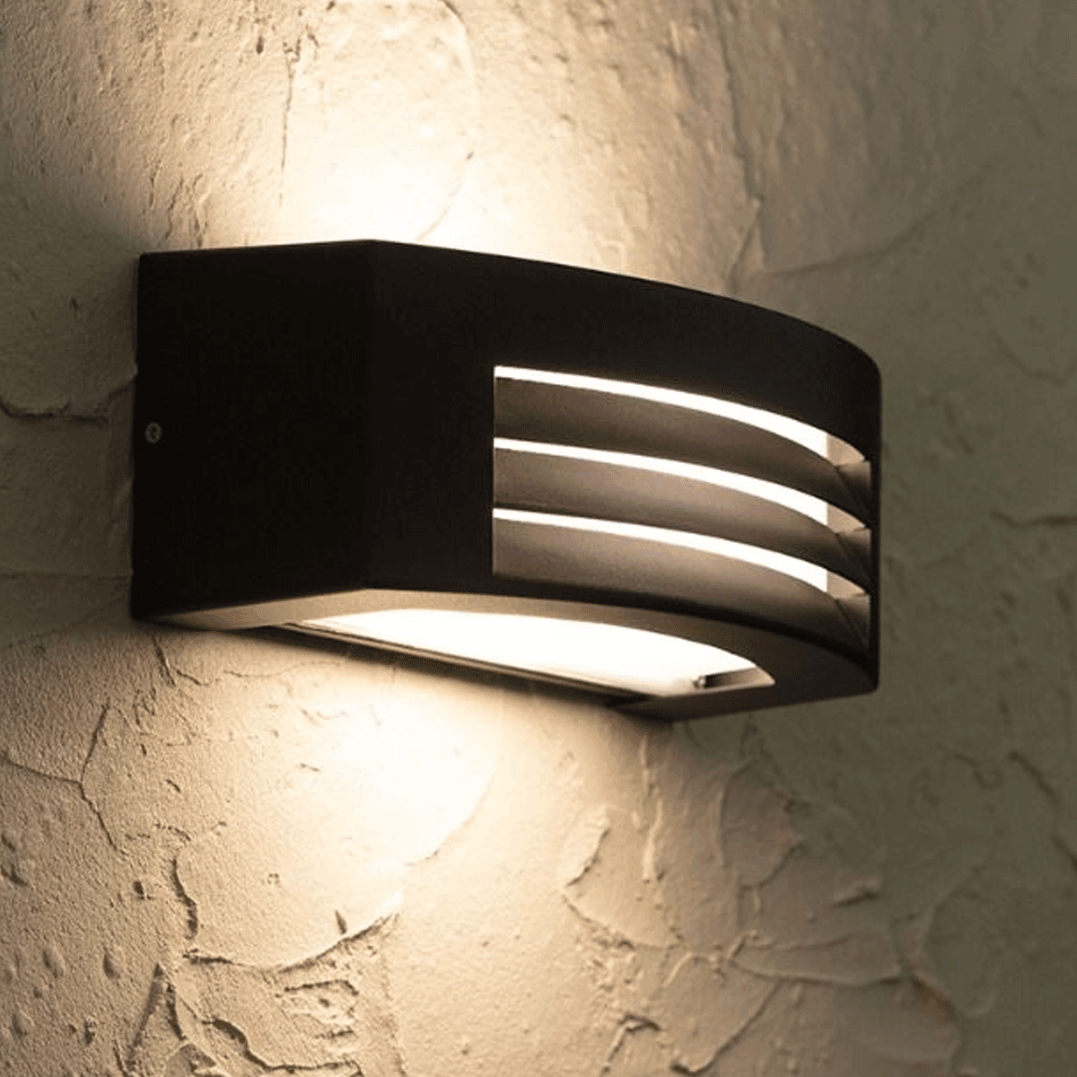 Garden Outdoor Lamp – Tough Black Wall Lamp IP54