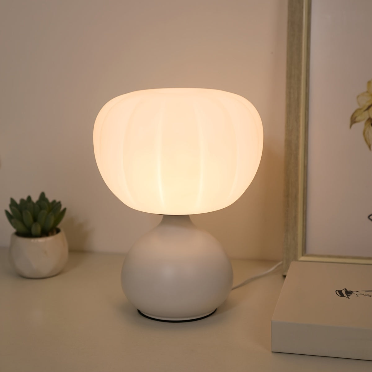 PumpkinGlow Lamp – 3-Color LED Table Lamp