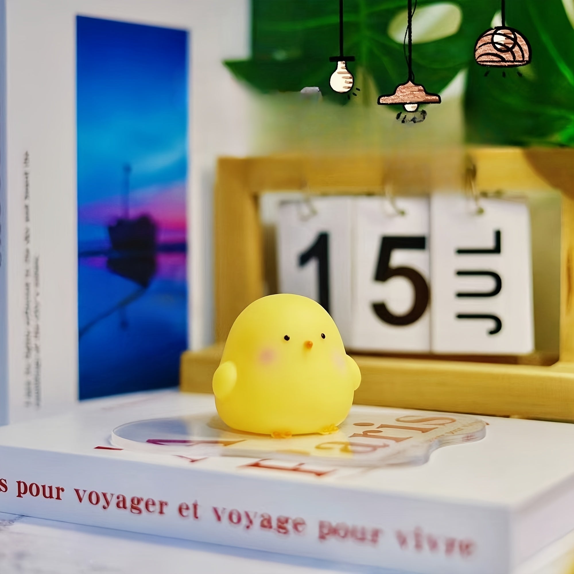 Glowing Chick - Elegant LED Table Lamp with Wellness Light