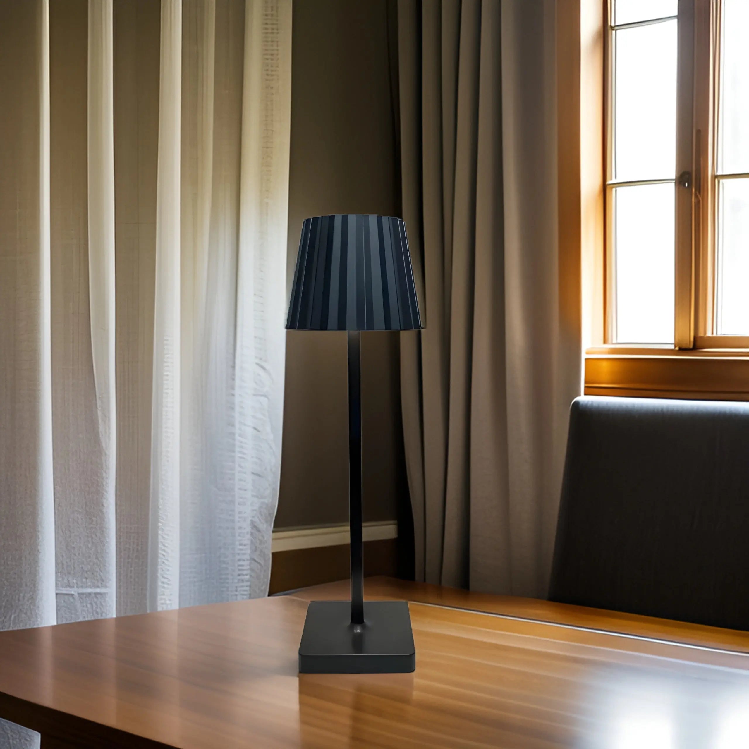 Luxe Scandinavian Wireless Table Lamp Arlo – Elegant LED Lighting with USB Charging Function
